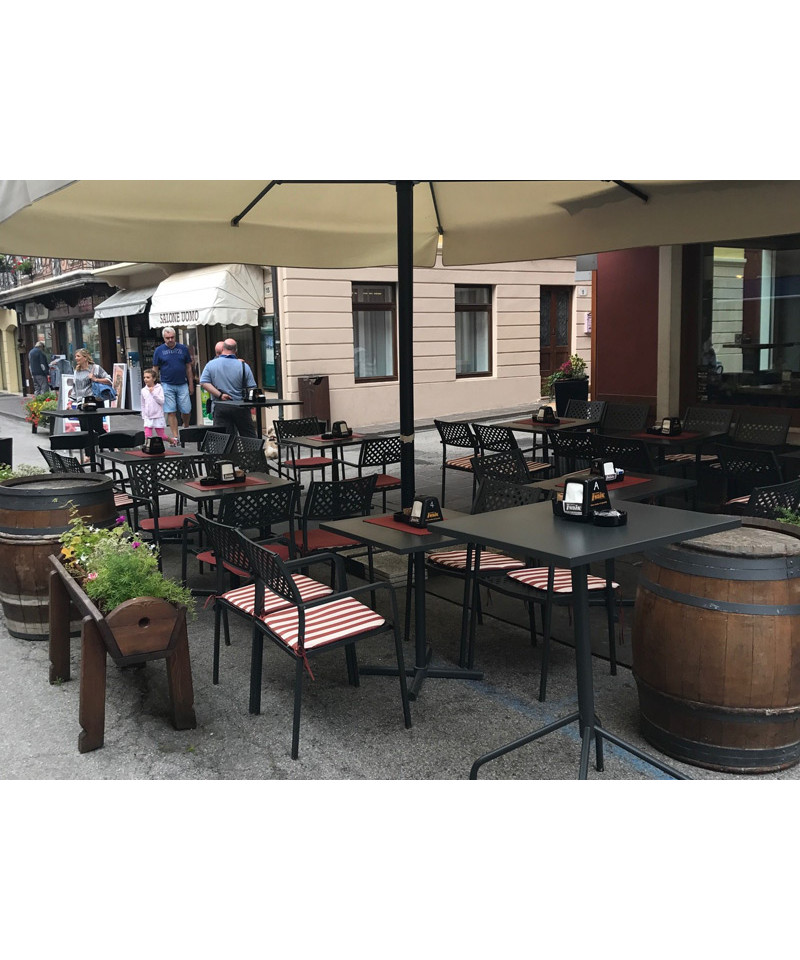 Sedia da esterno in acciaio