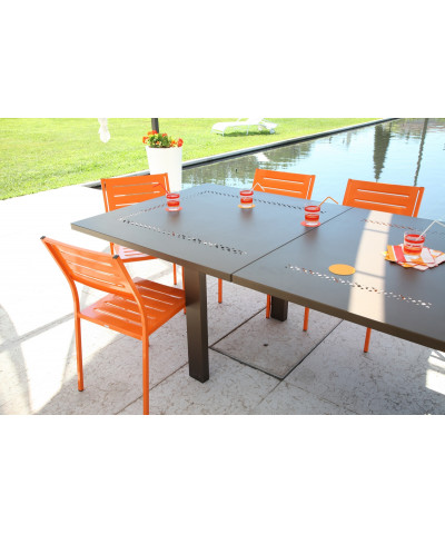 Tavolo da giardino, di grandi dimensioni