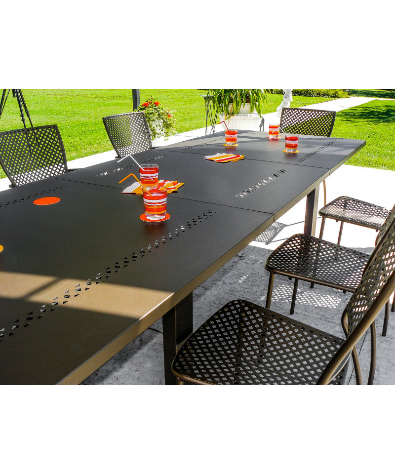 Tavolo in acciaio, adatto per outdoor