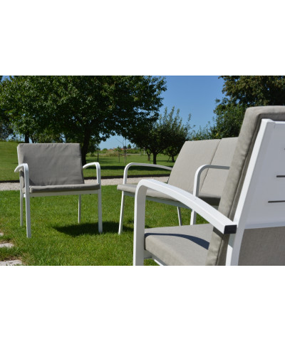 Poltrona da giardino, in metallo, impilabile, Made in Italy, struttura bianco e cuscino melange