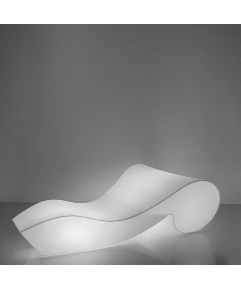 Rococò bianca lumionosa con sfondo scuro