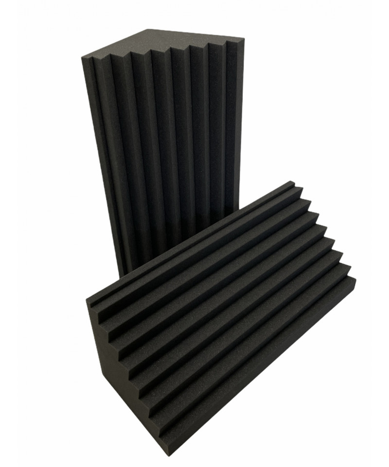 Bass trap con scalanature per agire anche sulle medie frequenze