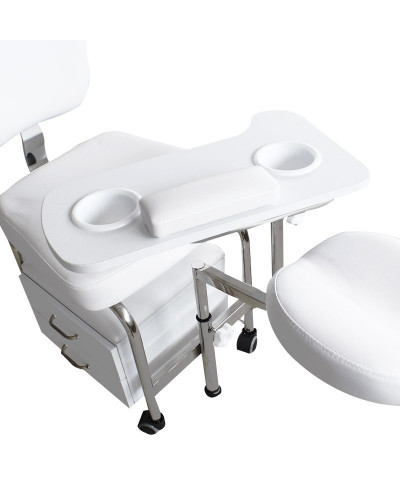 Poltrona podologica con vassoio e ciotole per le mani