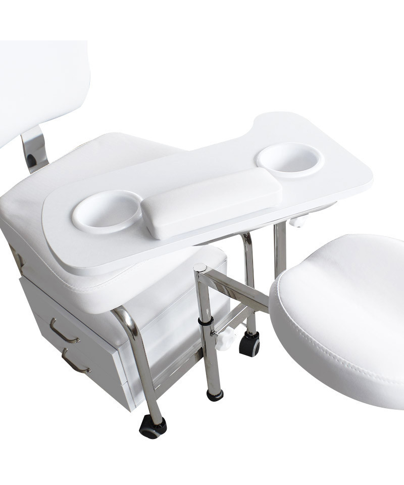 Poltrona podologica con vassoio e ciotole per le mani